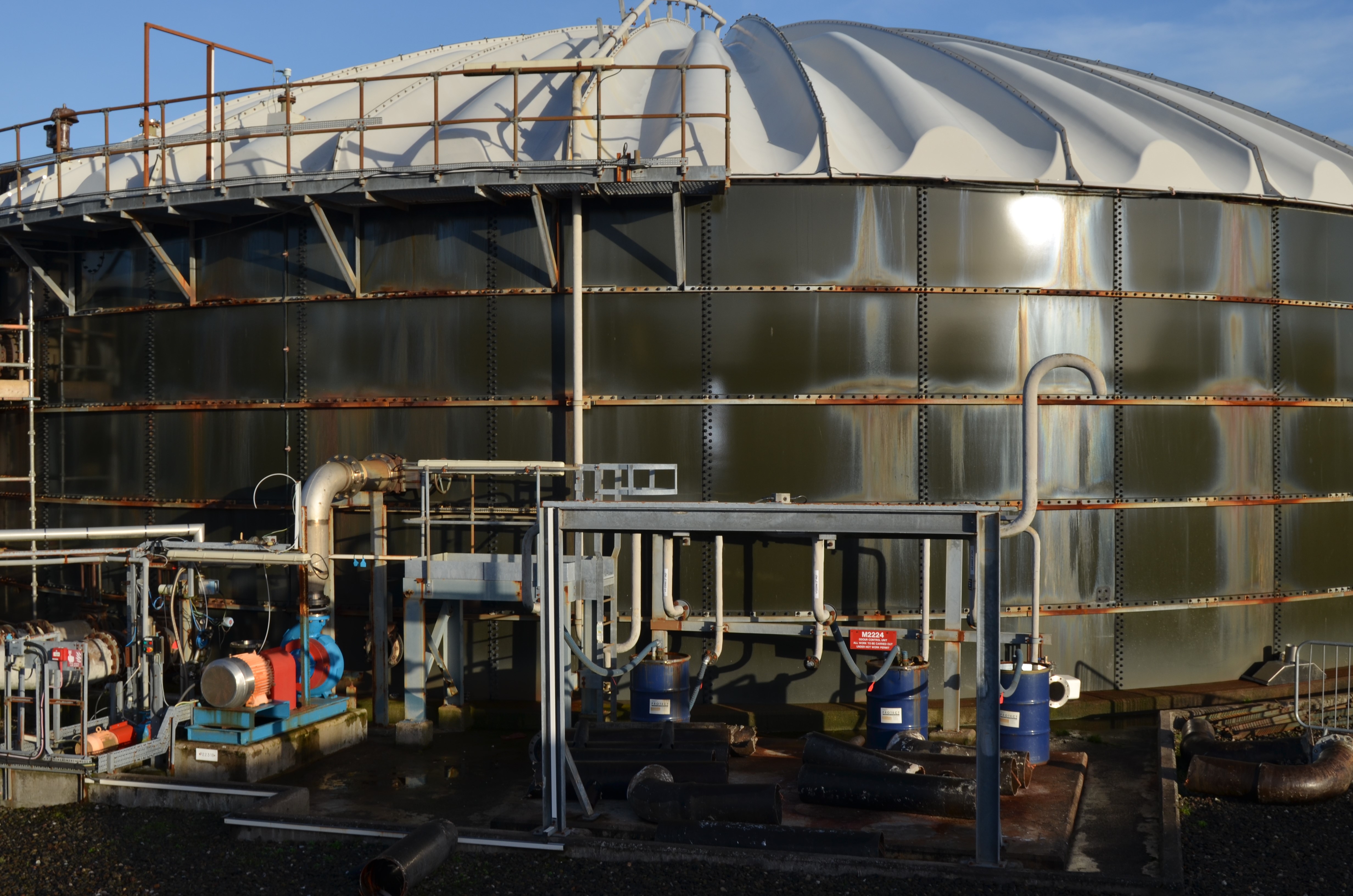 large-chemical-tank-cleaning